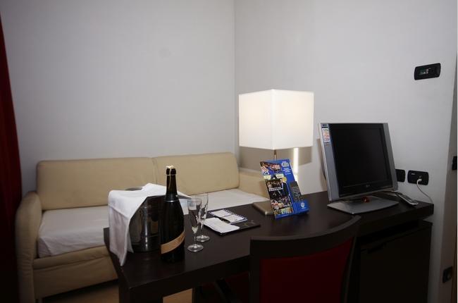 Hotel Metropolis Reggio Emilia Exterior photo